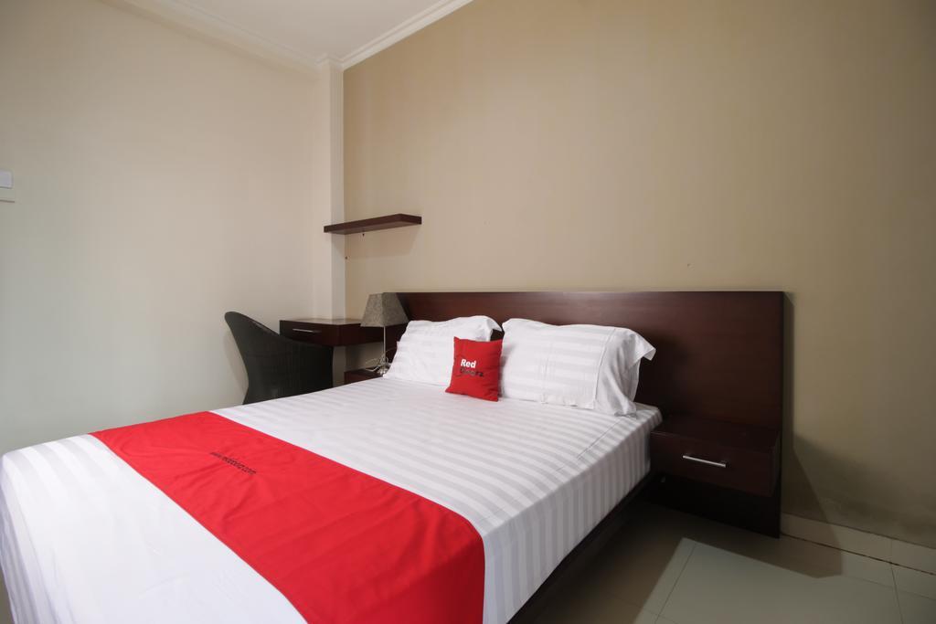 ג'קרטה Reddoorz Plus Near Ambassador Mall מראה חיצוני תמונה