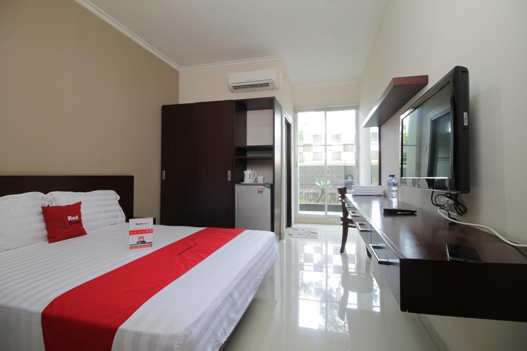 ג'קרטה Reddoorz Plus Near Ambassador Mall מראה חיצוני תמונה