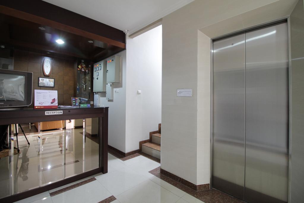 ג'קרטה Reddoorz Plus Near Ambassador Mall מראה חיצוני תמונה