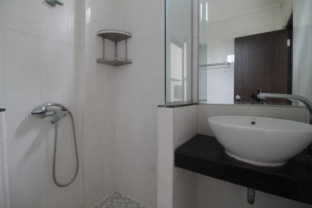 ג'קרטה Reddoorz Plus Near Ambassador Mall מראה חיצוני תמונה